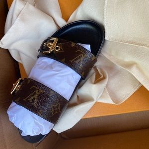 Louis Vuitton Bom Dia Flats (sandals)
